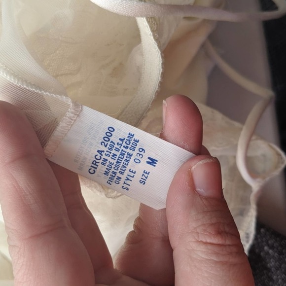 ⭐ Vintage 1970s Circa 2000 Silky Cream Teddy Medium Lace Made in USA - Picture 7 of 8